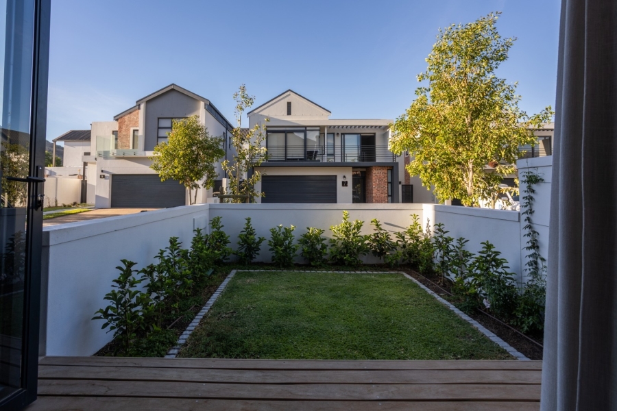 3 Bedroom Property for Sale in Lemoenkloof Western Cape